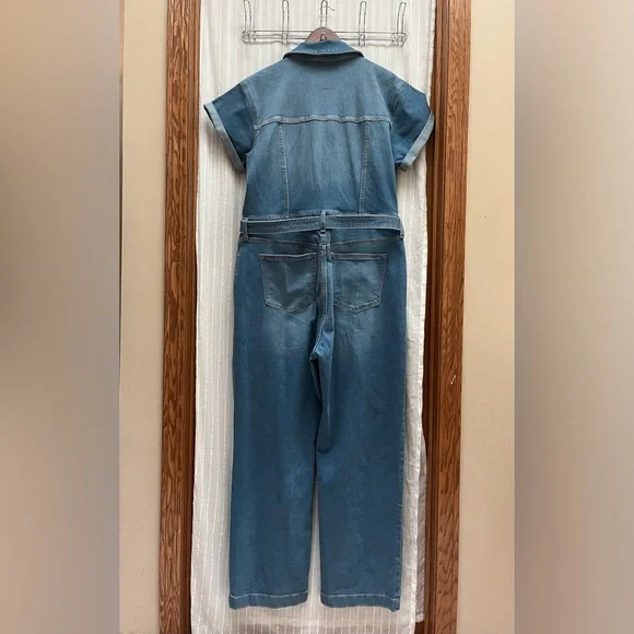 NWOT ABERCROMBIE & Fitch women's 90s
Relaxed Denim Jumpsuit size L - Picture 5 of 11